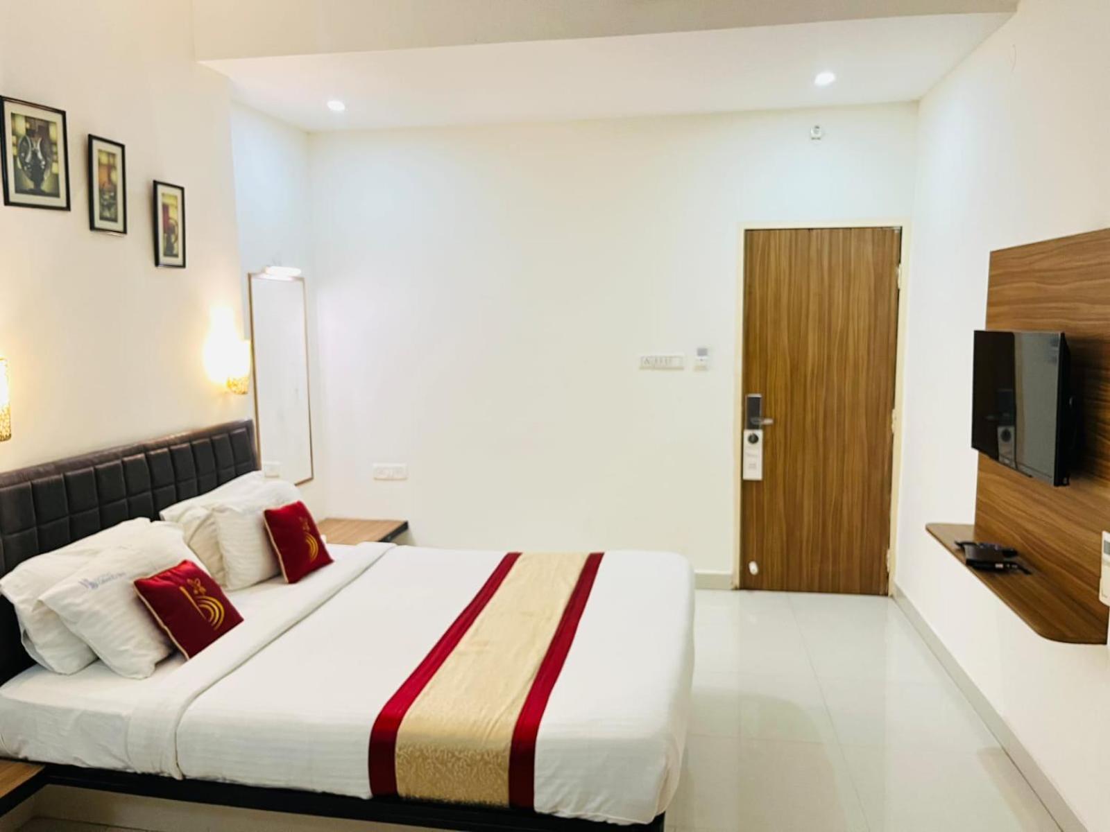 Hotel Grand Bee Bengaluru Kültér fotó