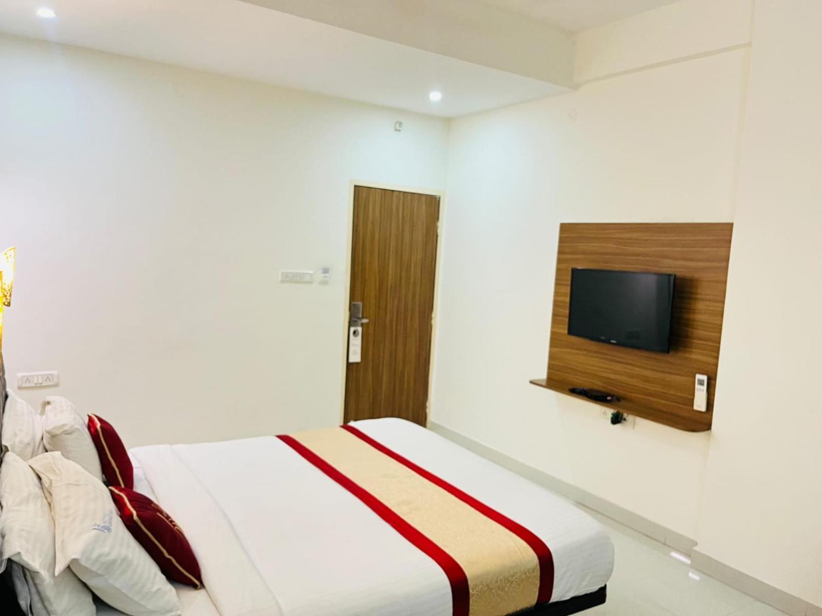 Hotel Grand Bee Bengaluru Kültér fotó