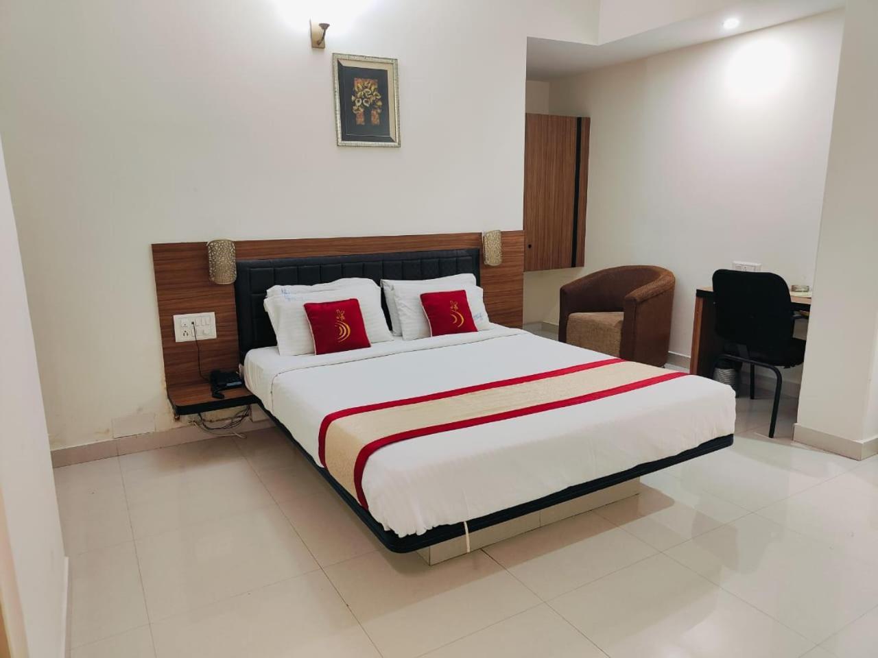 Hotel Grand Bee Bengaluru Kültér fotó