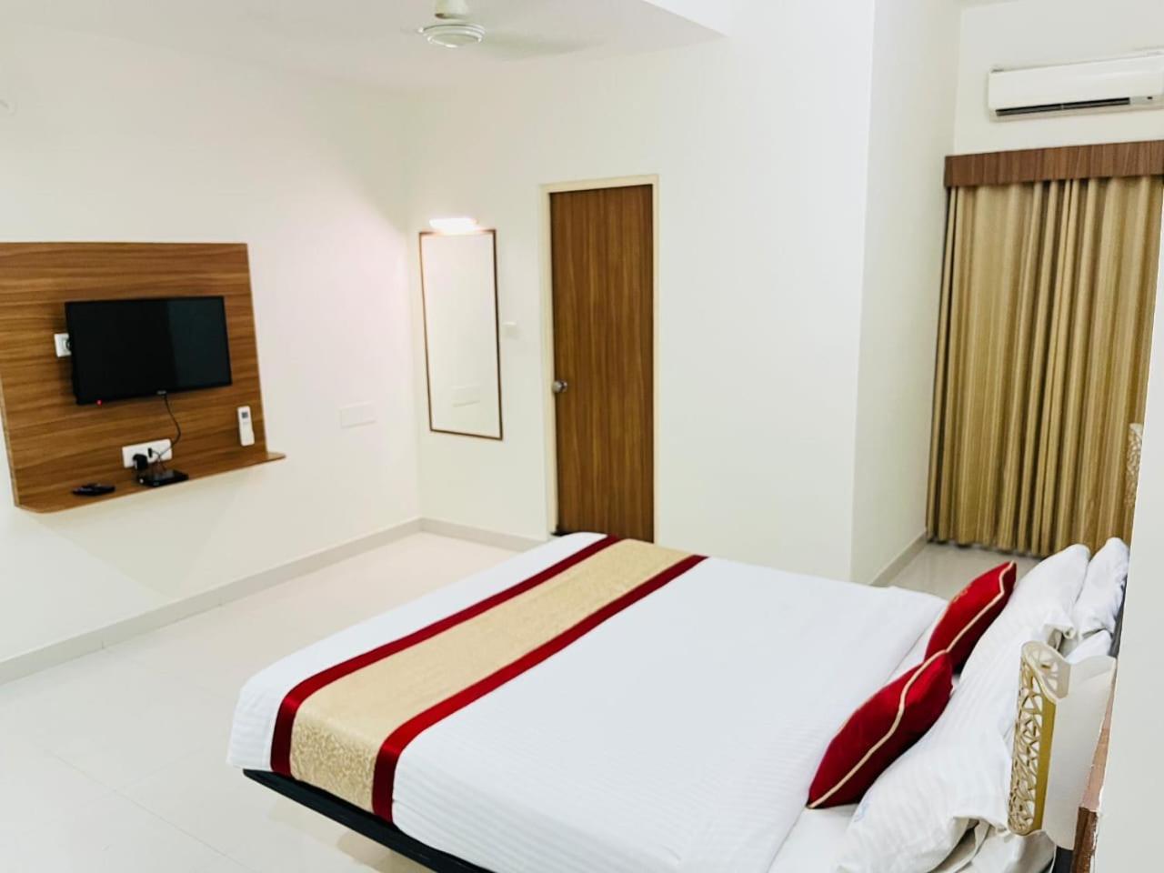 Hotel Grand Bee Bengaluru Kültér fotó