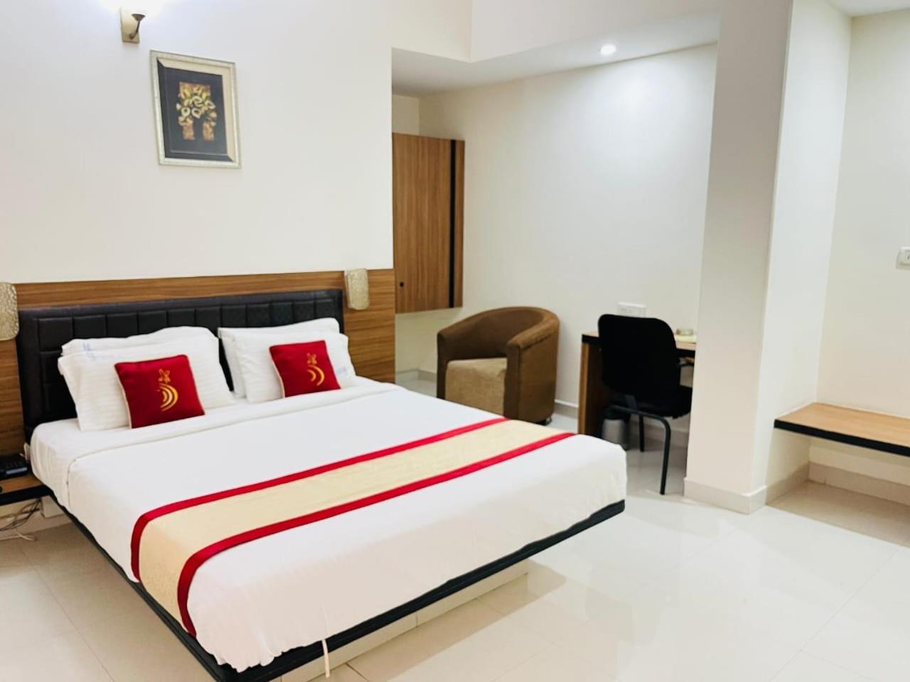 Hotel Grand Bee Bengaluru Kültér fotó