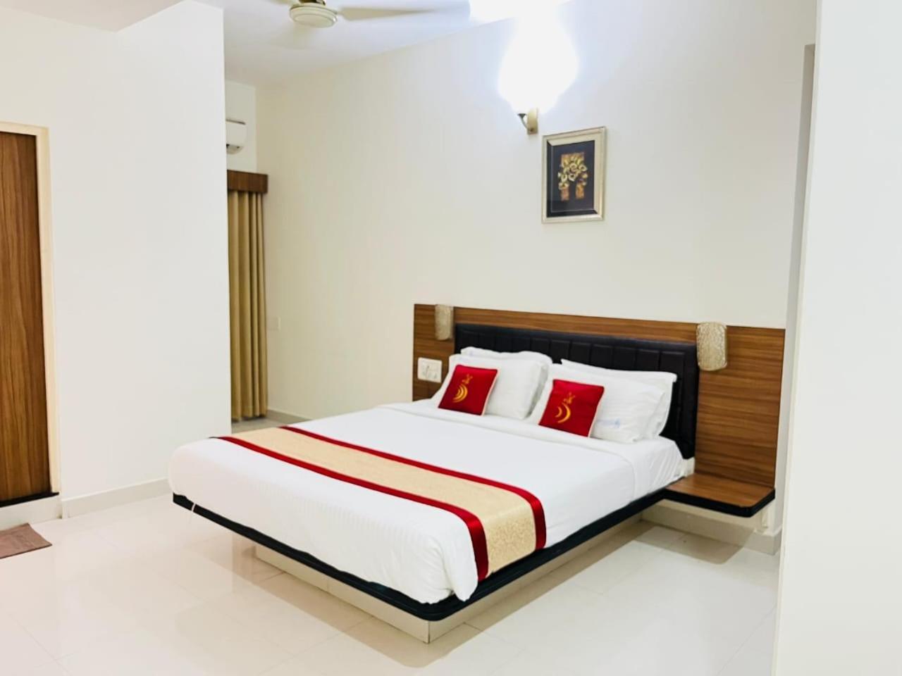 Hotel Grand Bee Bengaluru Kültér fotó
