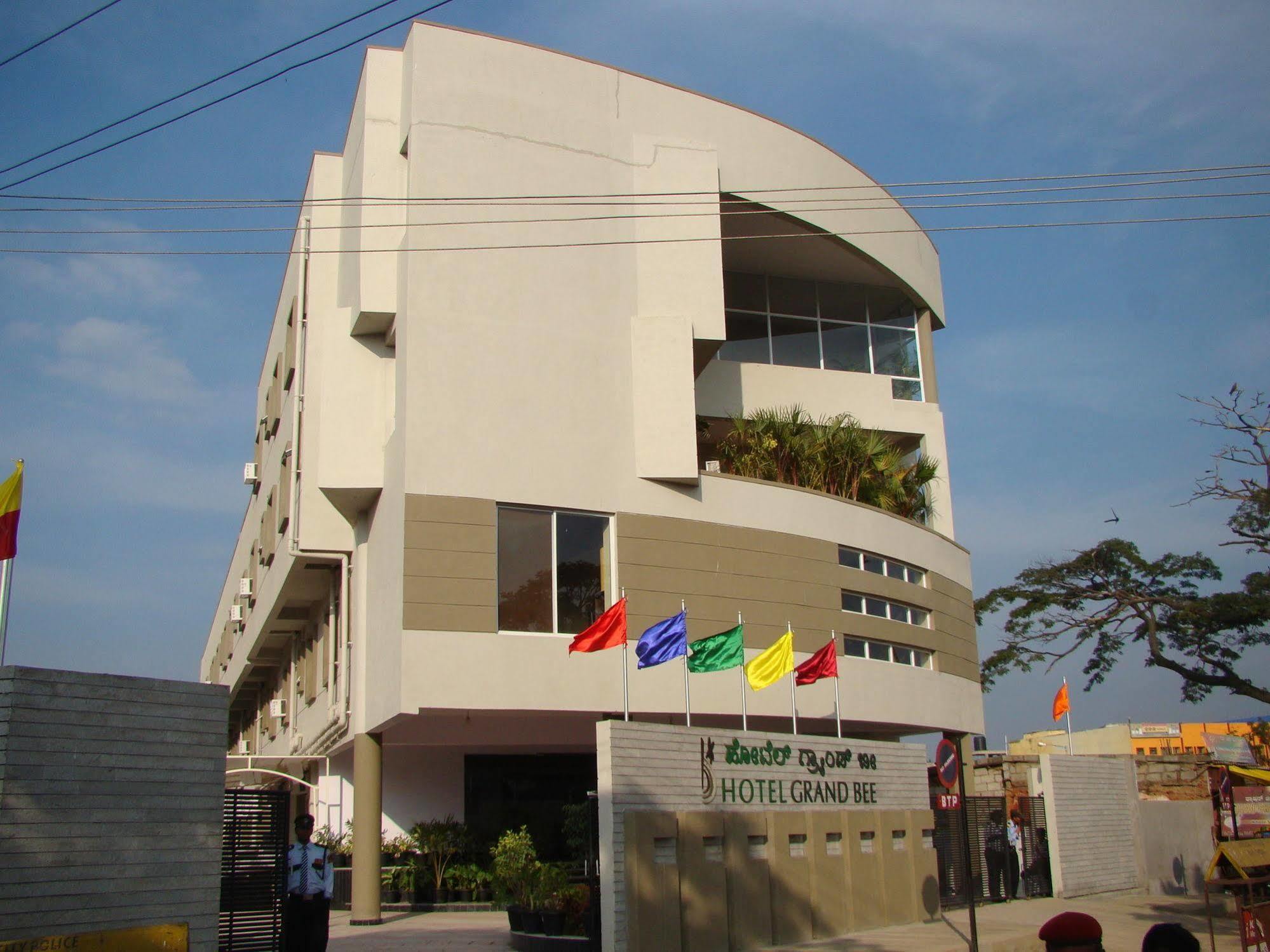 Hotel Grand Bee Bengaluru Kültér fotó